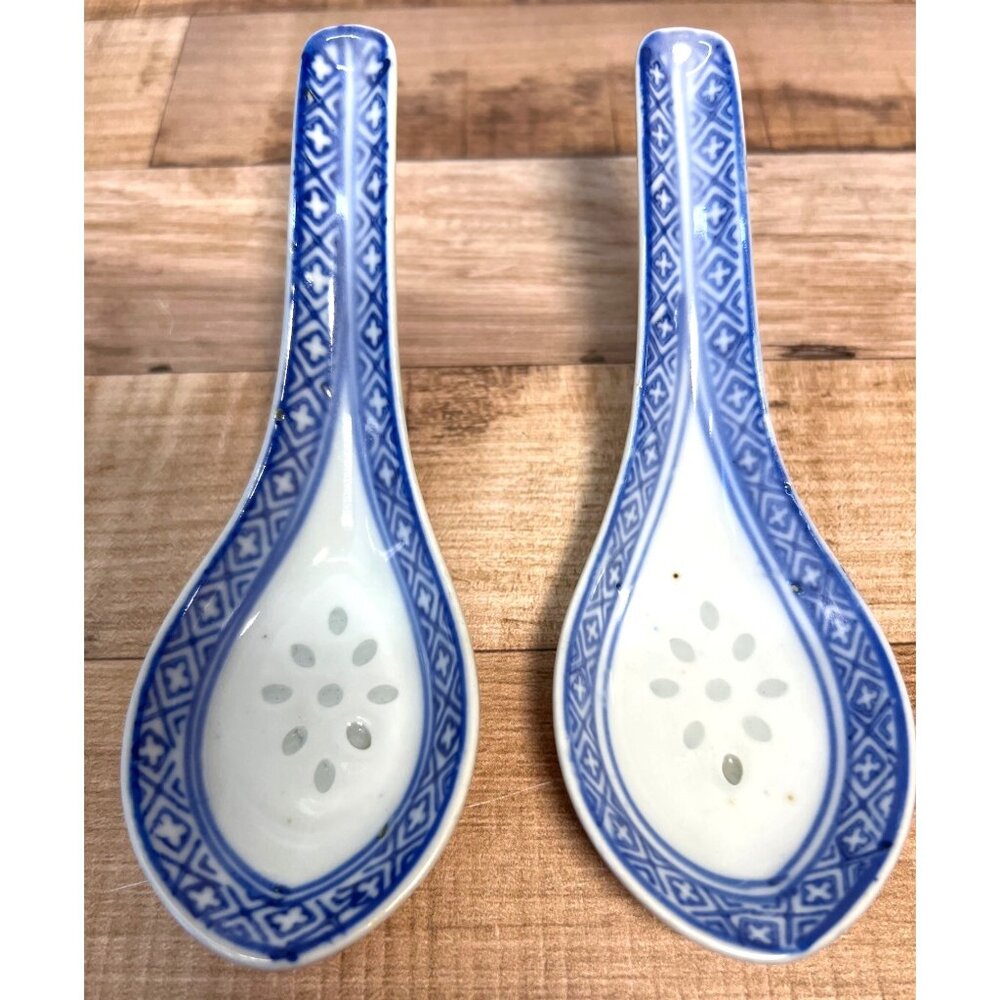 Set Of 2 Porcelain Chinese Soup Spoons With Blue Geometric Border Design